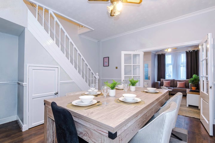 Short-term stays: a furnished AV Property home let for this length of stay
