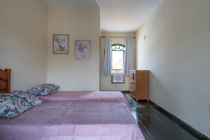 Szoba nagyszerű keringési területtel, ami kényelmet biztosít