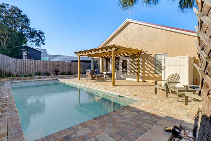 5 Blocks To Shore: Pcb Escape W/ Screened Porch - Rosemary Beach, FL