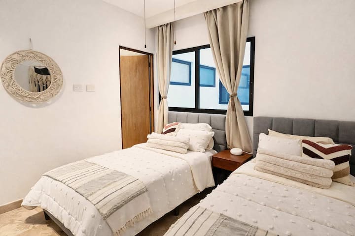 Chumba cha kulala cha watu wawili; bora kwa marafiki au familia.