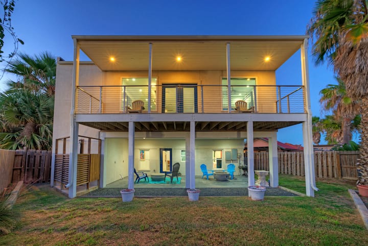 4 Homes, Sleeps 17 | Fire Pit, Walkable Location - Port Aransas, TX