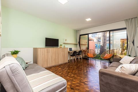 Airbnb em destaque: 2-bedroom House | 800m from Jd. Botanical | Hot & Cold A/C em Cristo Rei