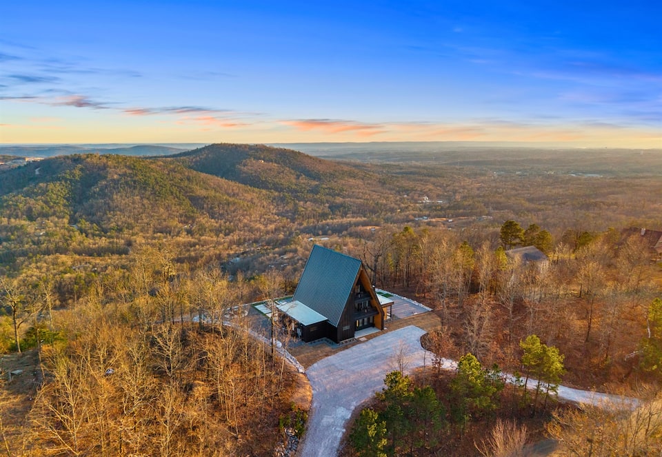 A glass-fronted A-frame on a mountain ridge, Hot Springs, Arkansas, United States, photo 10 of 10