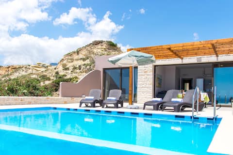 Mary 2, Waterfront villa,Private pool,Tavern