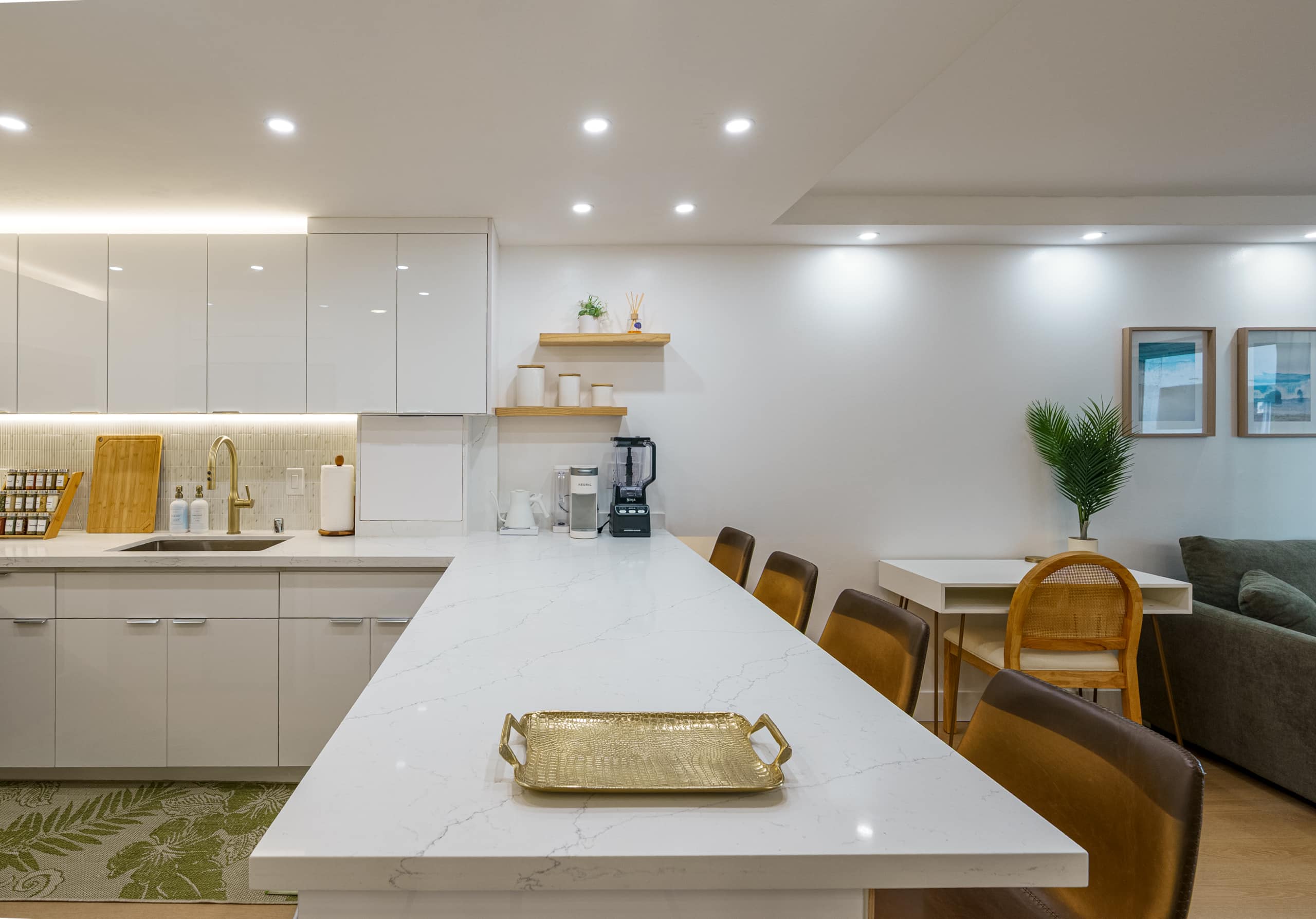 Condo in Honolulu · ★5.0 · 2 bedrooms · 3 beds · 2 private baths - Image 10