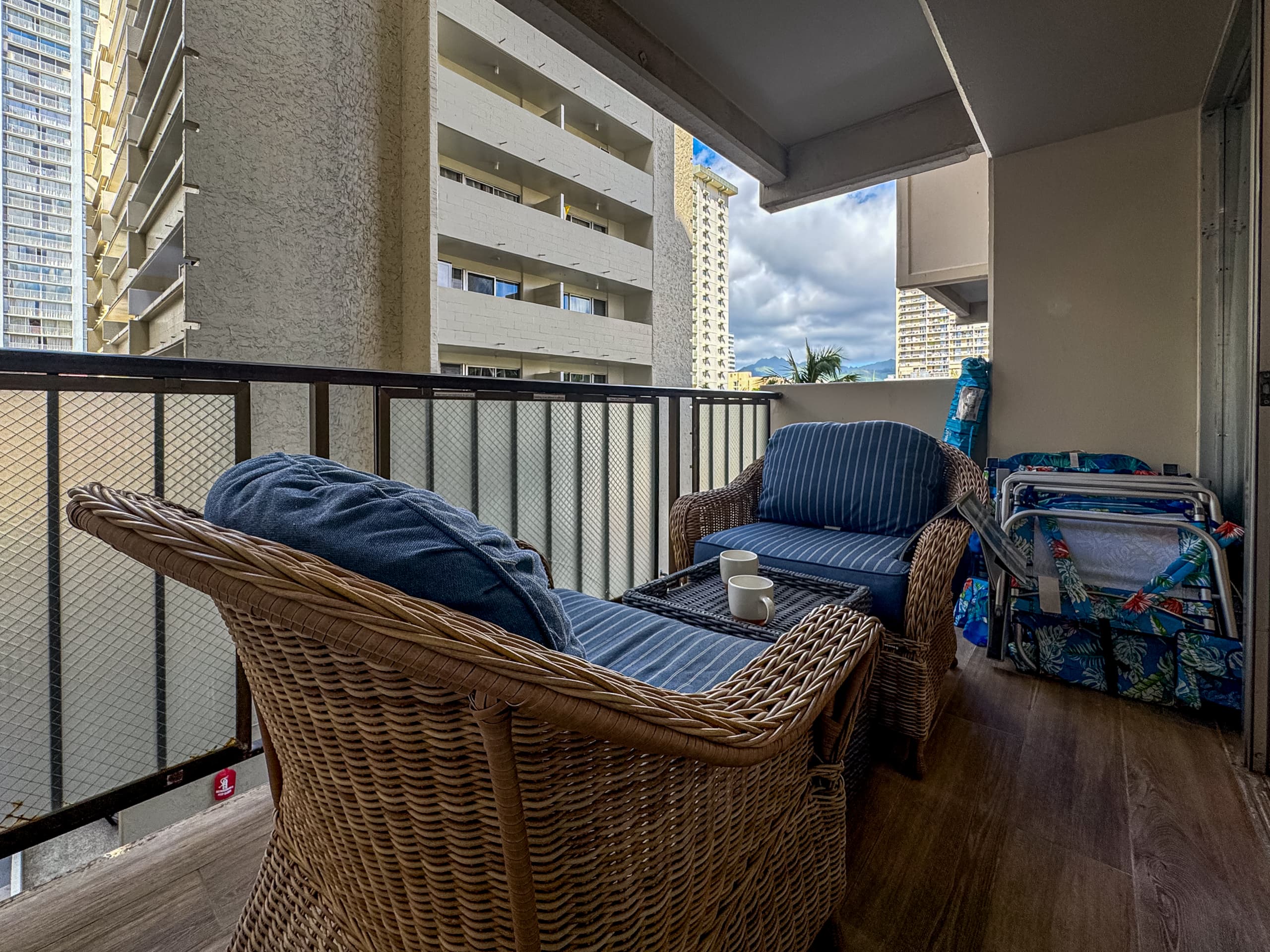 Condo in Honolulu · ★5.0 · 2 bedrooms · 3 beds · 2 private baths - Image 24