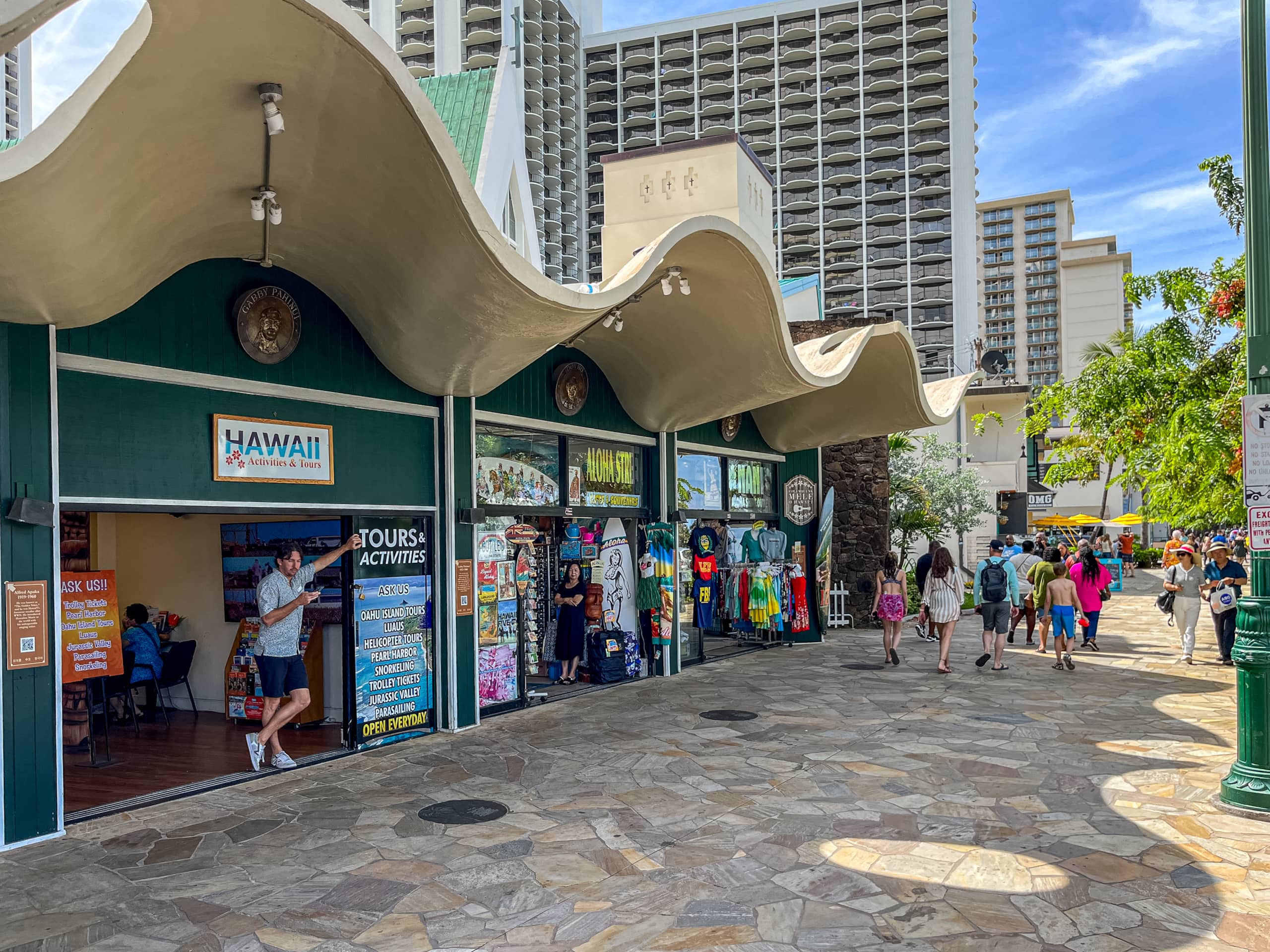Condo in Honolulu · ★5.0 · 2 bedrooms · 3 beds · 2 private baths - Image 33
