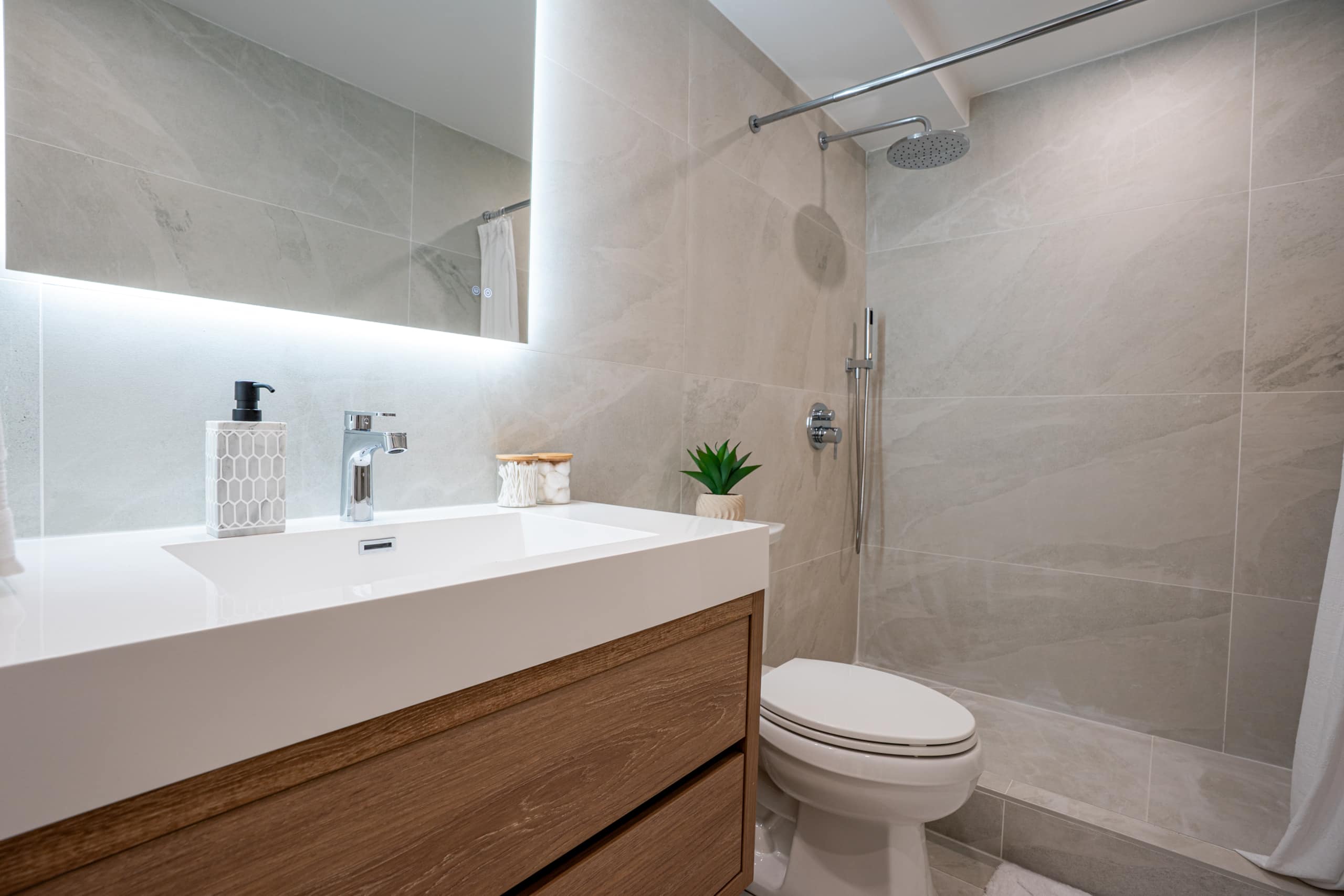 Condo in Honolulu · ★5.0 · 2 bedrooms · 3 beds · 2 private baths - Image 19