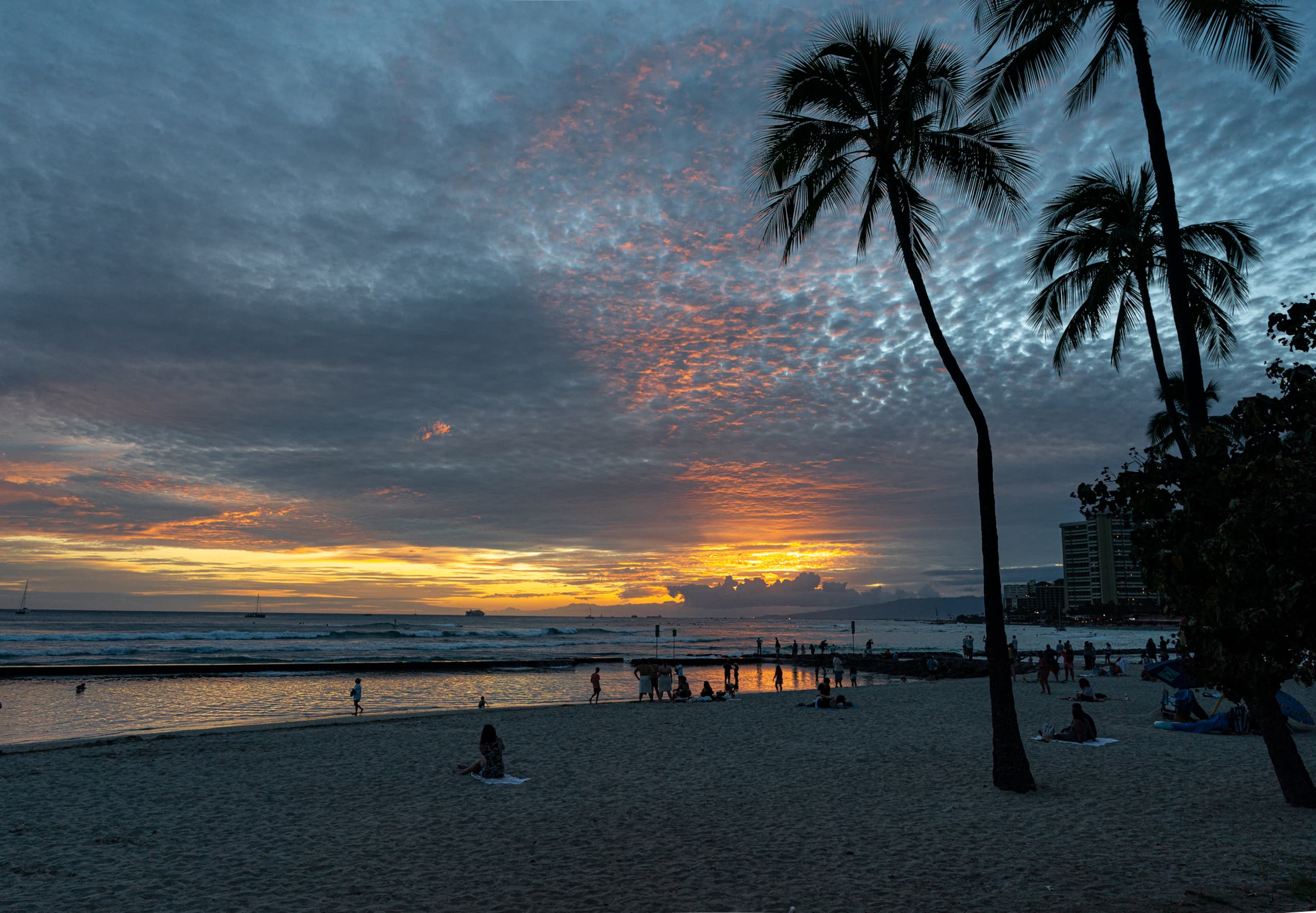 Condo in Honolulu · ★5.0 · 2 bedrooms · 3 beds · 2 private baths - Image 36