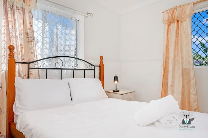 Chumba cha kulala kisafi na chenye starehe