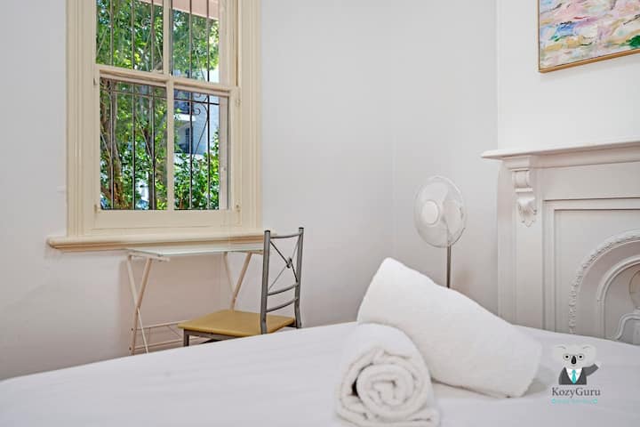 Chumba cha kulala kisafi na chenye starehe