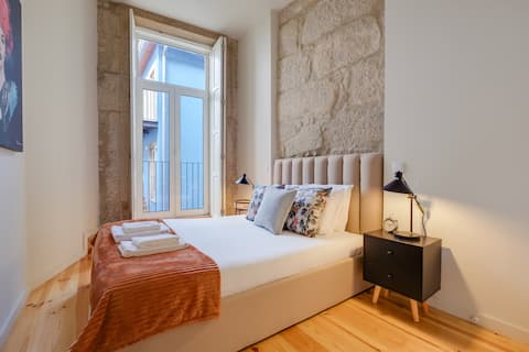 Anúncio popular: Luxury Style 8 with A/c Downtown Porto near Metro em Porto
