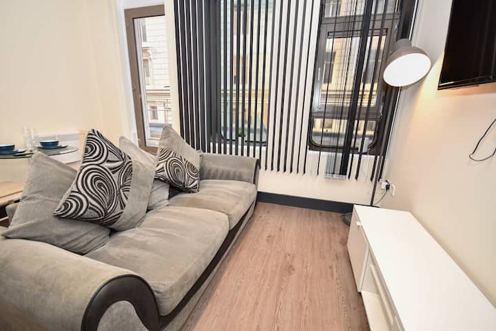 Modern & Cosy 2bed Apartment In Central Liverpool - Birkenhead
