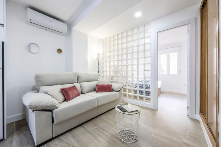 Design & Glass Suite In Madrid · Oasis For 4 - Estación de Cantoblanco - Madrid
