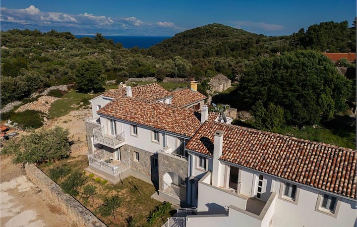 Beautiful Apartment In Veli Losinj - Veli Lošinj