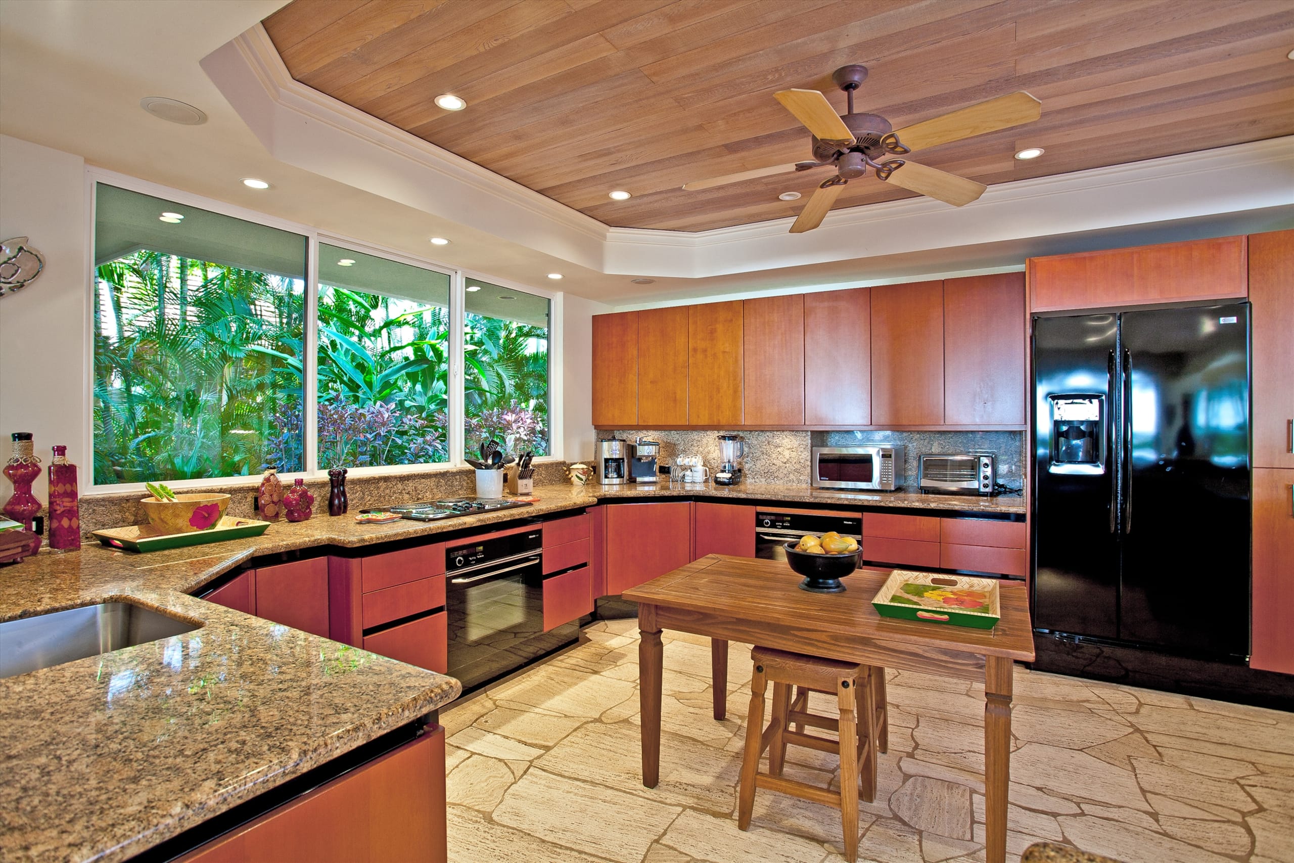 Home in Kaanapali · ★5.0 · 3 bedrooms · 4 beds · 3.5 baths - Image 9