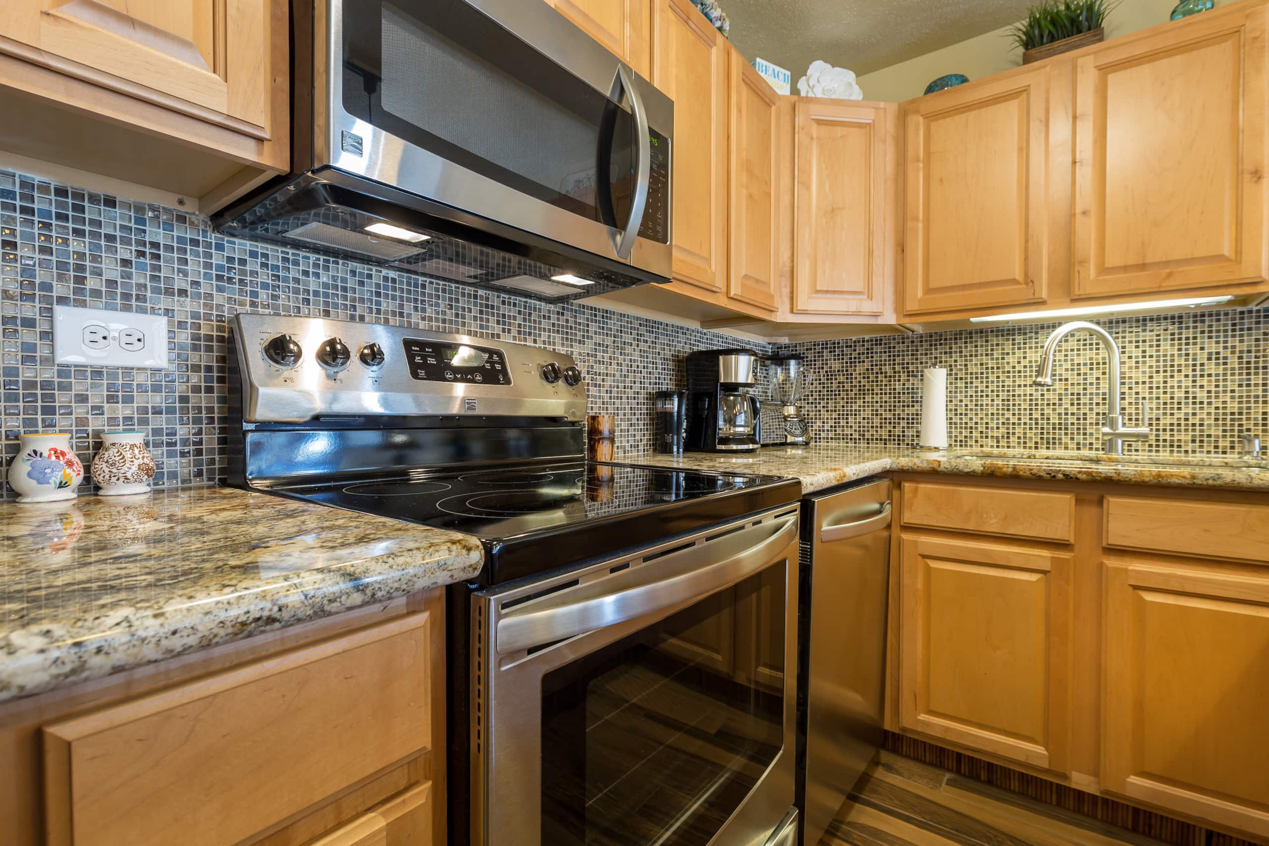 Condo in Wailuku · ★4.82 · 1 bedroom · 2 beds · 1 bath - Image 14