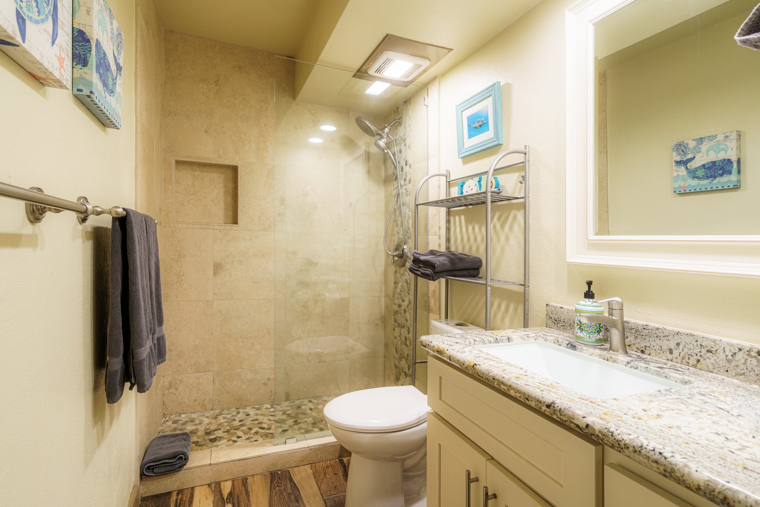 Condo in Wailuku · ★4.82 · 1 bedroom · 2 beds · 1 bath - Image 17