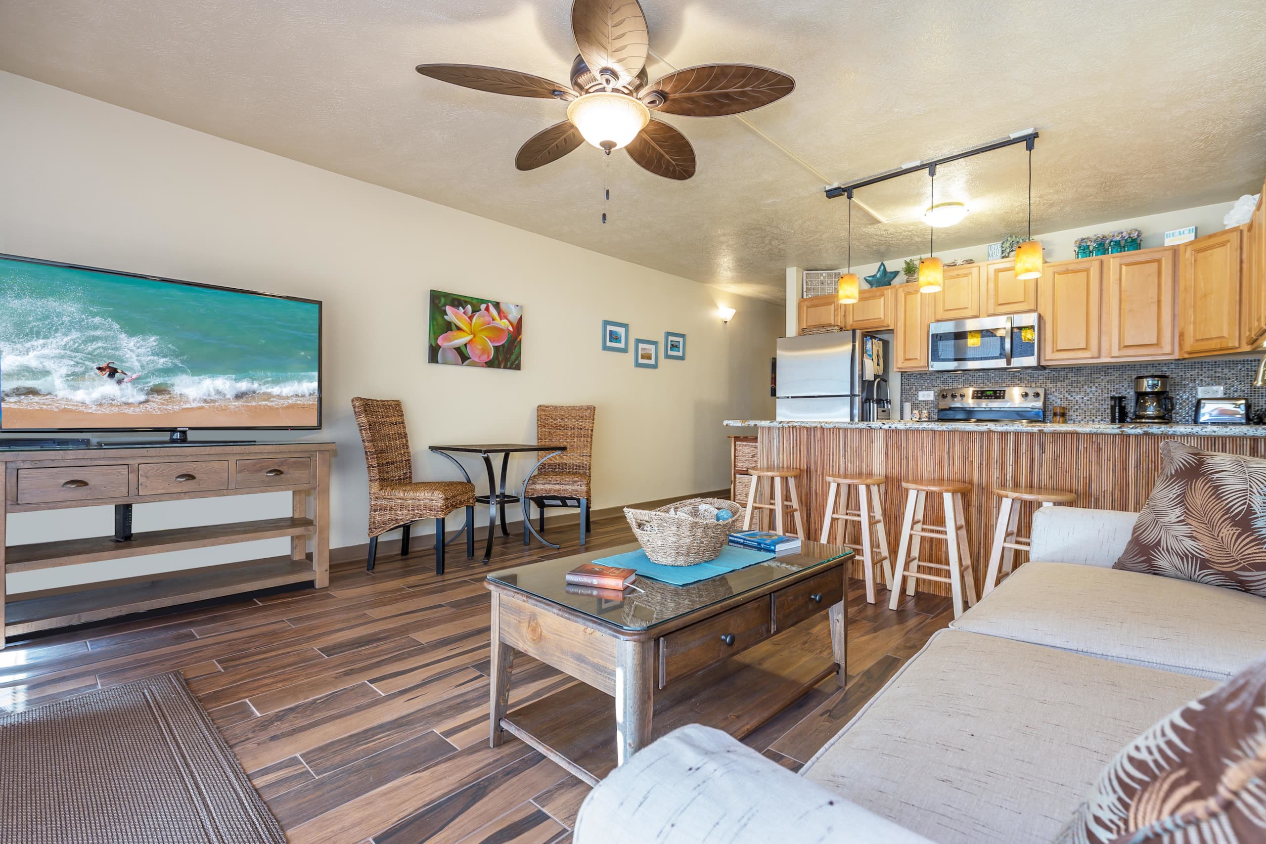 Condo in Wailuku · ★4.82 · 1 bedroom · 2 beds · 1 bath - Image 4