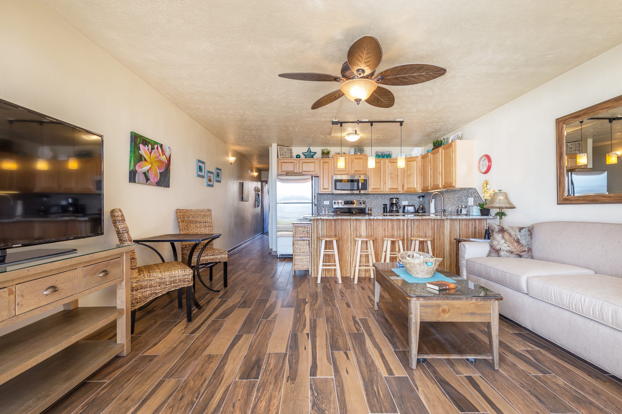 Condo in Wailuku · ★4.82 · 1 bedroom · 2 beds · 1 bath - Image 9