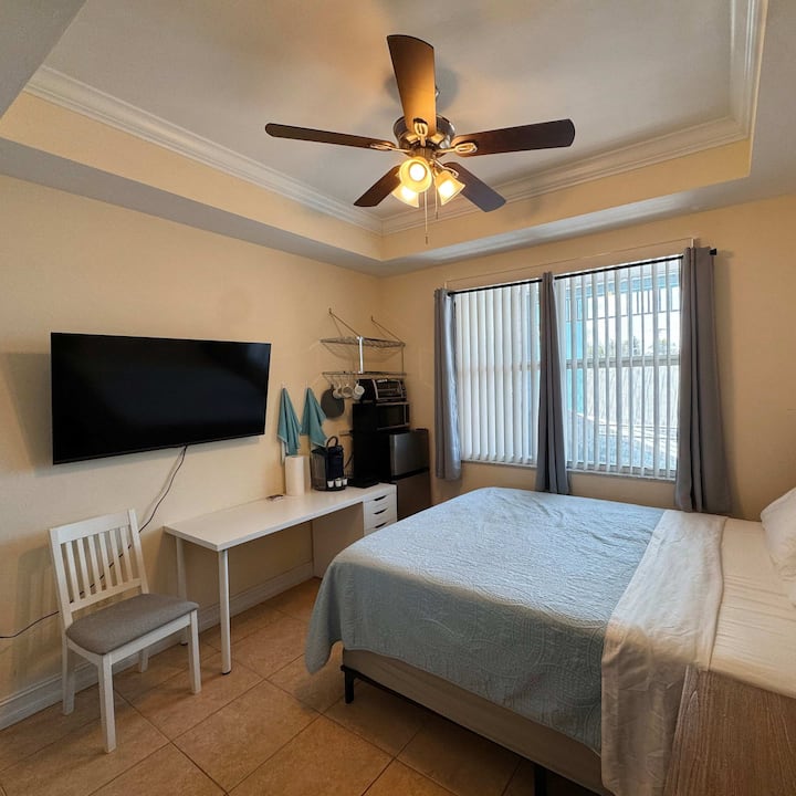 New Beach Escape - Queen Studio Near Naples - Bonita Springs, FL