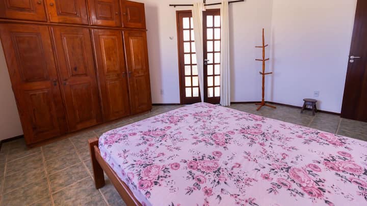 Cama cómoda diseñada para proporcionar grandes noches de sueño