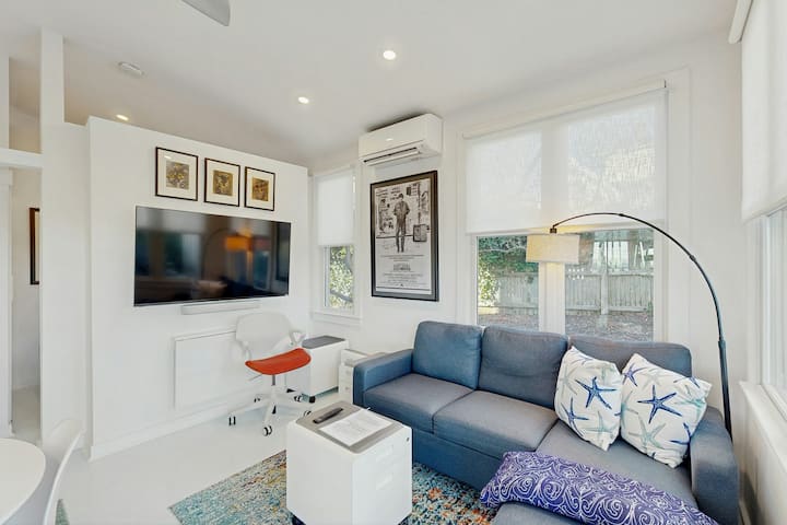 Stylish Seaside Escape With Harborview Rooftop Dec - Provincetown, MA