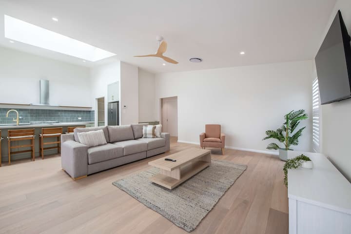 Sunningdale | Pool Entertainer, Luxurious Living - Dubbo