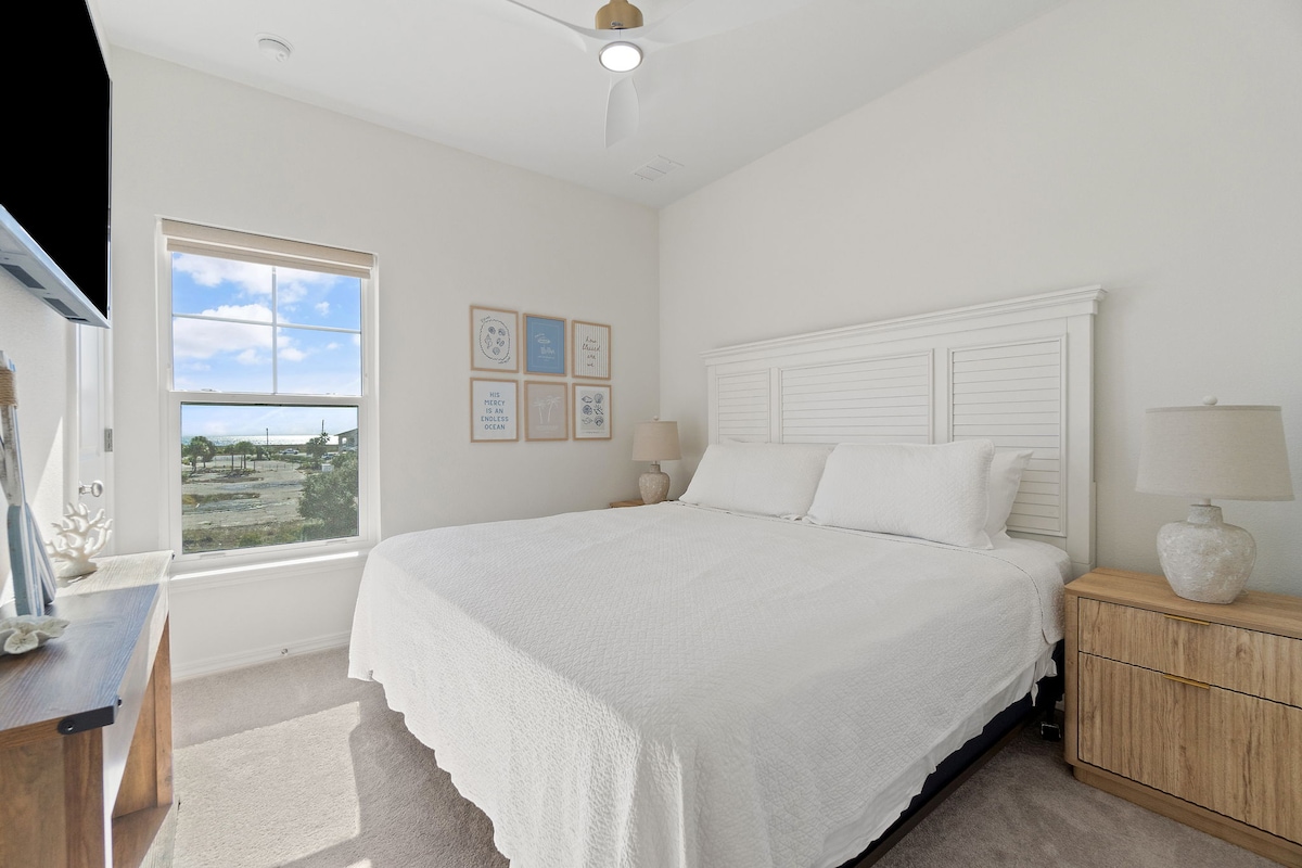 غرفة نوم للضيوف في الطابق العلوي