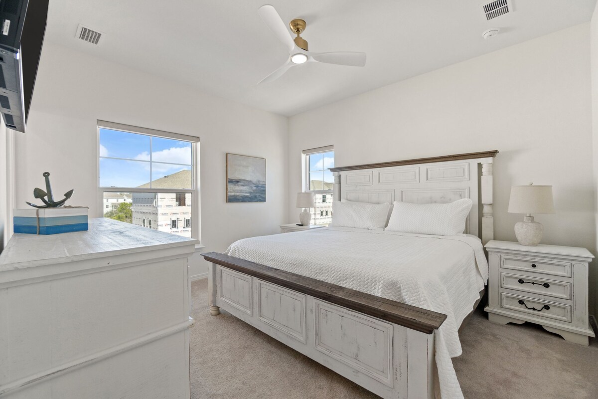 الطابق العلوي - غرفة النوم الرئيسية