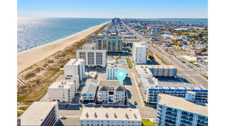 Generous Beach Semiprivate Pool, Bikes, Grillviews - Ocean City, MD