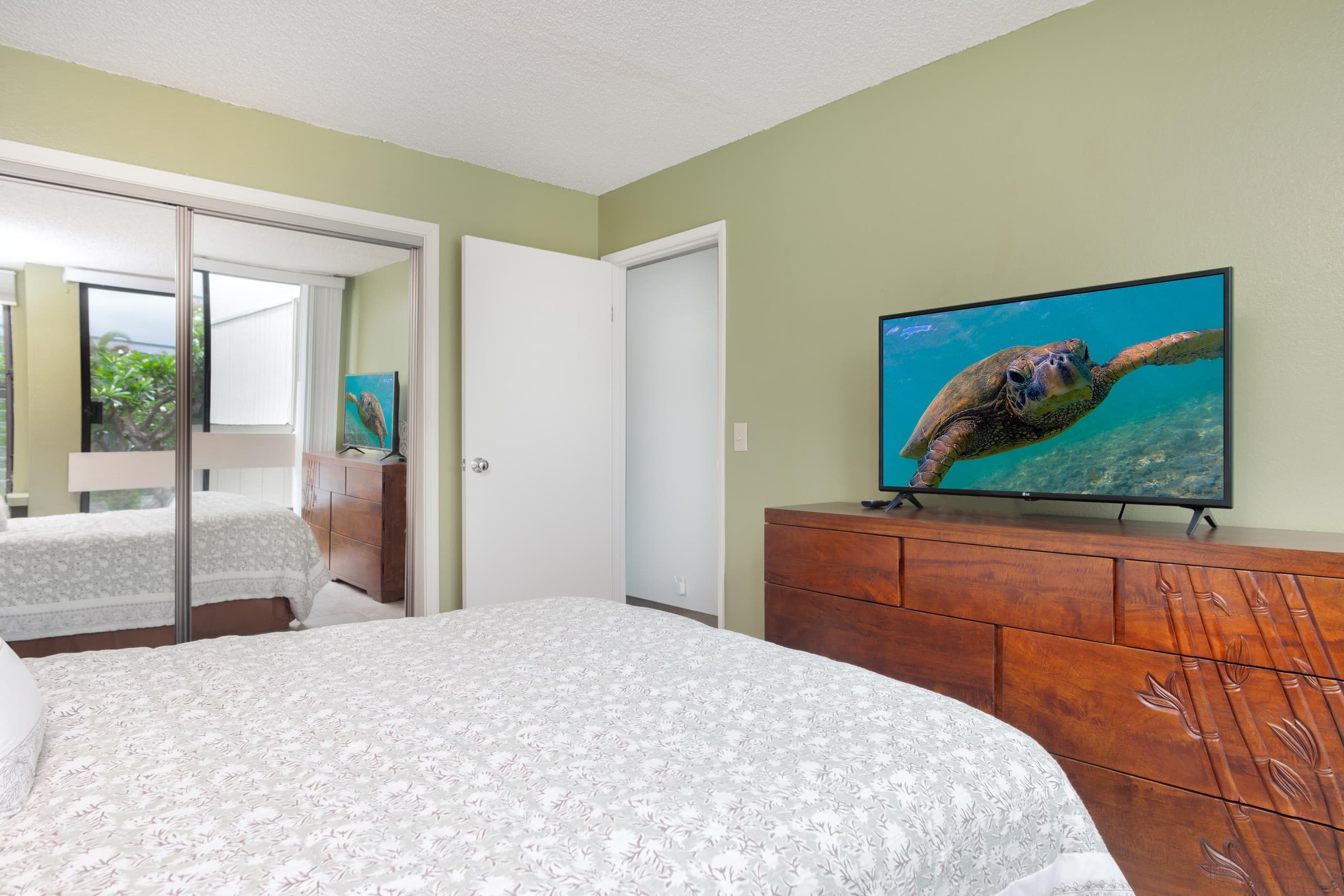Condo in Kailua-Kona · ★5.0 · 1 bedroom · 2 beds · 1 private bath - Image 14