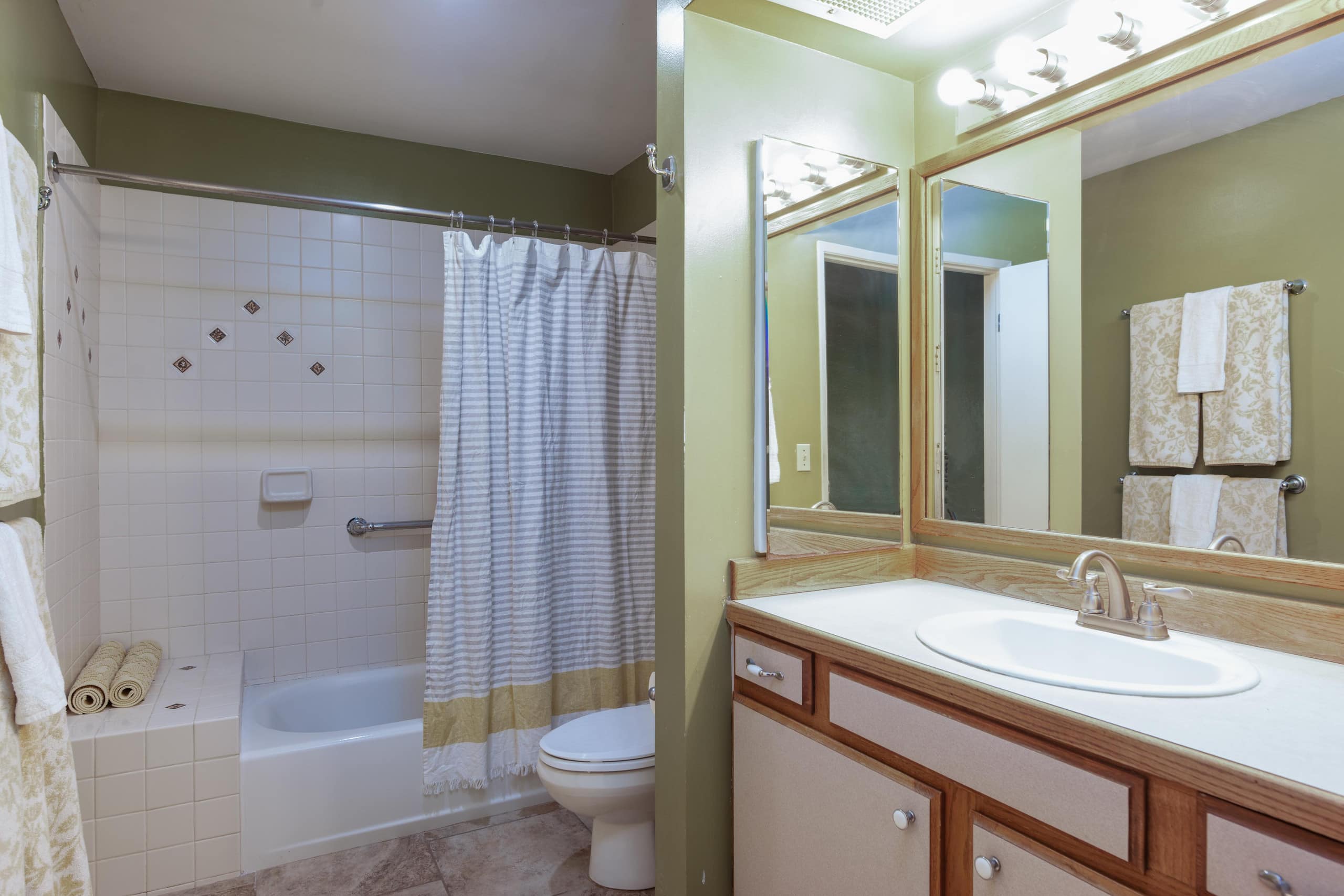 Condo in Kailua-Kona · ★5.0 · 1 bedroom · 2 beds · 1 private bath - Image 17