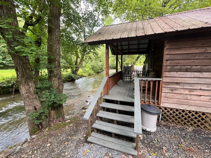 Lazy Turtle Cabin 8 - Creekside Bunk Studio - Cherokee, NC