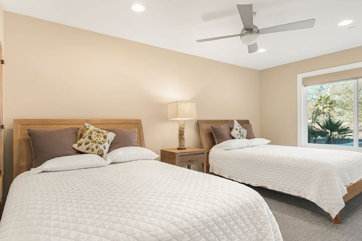 Втора спална соба, долен кат, главна резиденција.