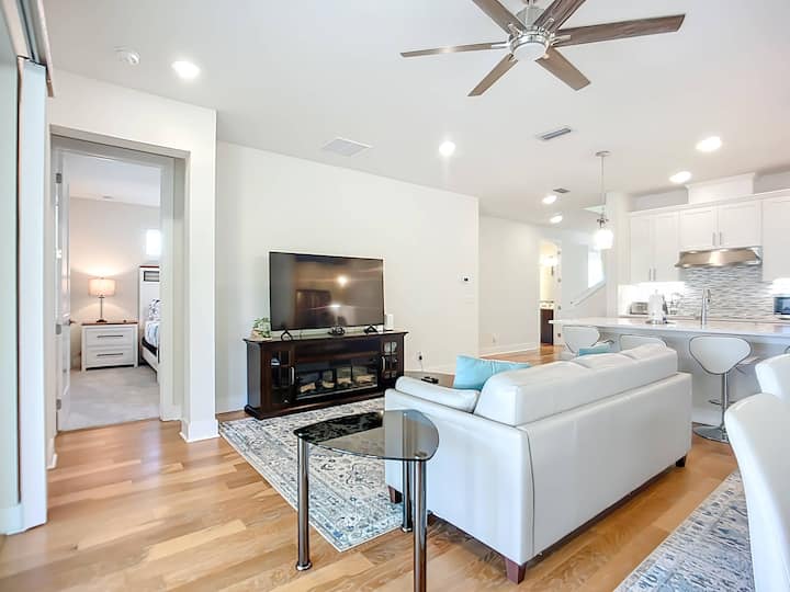 Bright Home W/ Backyard & Bbq Grill - Sarasota, FL
