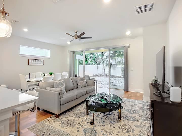 Bright Home W/ Backyard & Bbq Grill - Sarasota, FL