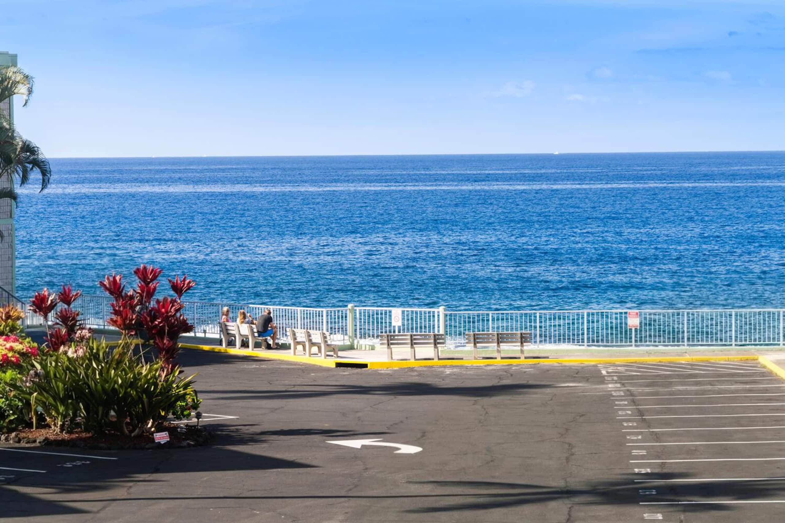Condo in Kailua-Kona · ★5.0 · 1 bedroom · 2 beds · 1 private bath - Image 25