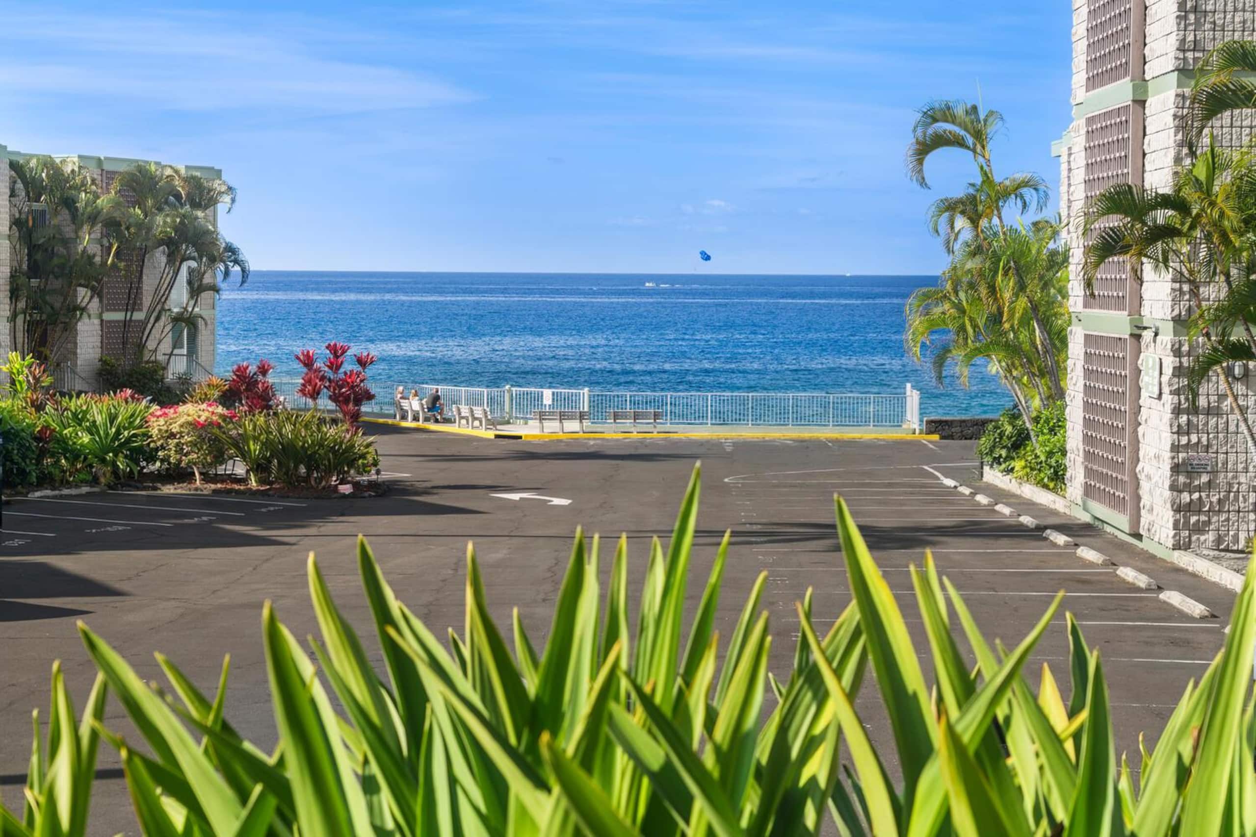 Condo in Kailua-Kona · ★5.0 · 1 bedroom · 2 beds · 1 private bath - Image 2