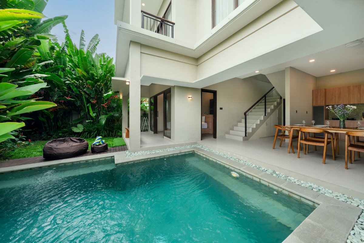 Villa in Mengwi · 3 bedrooms · 3 beds · 3 private baths, comparable Airbnb
