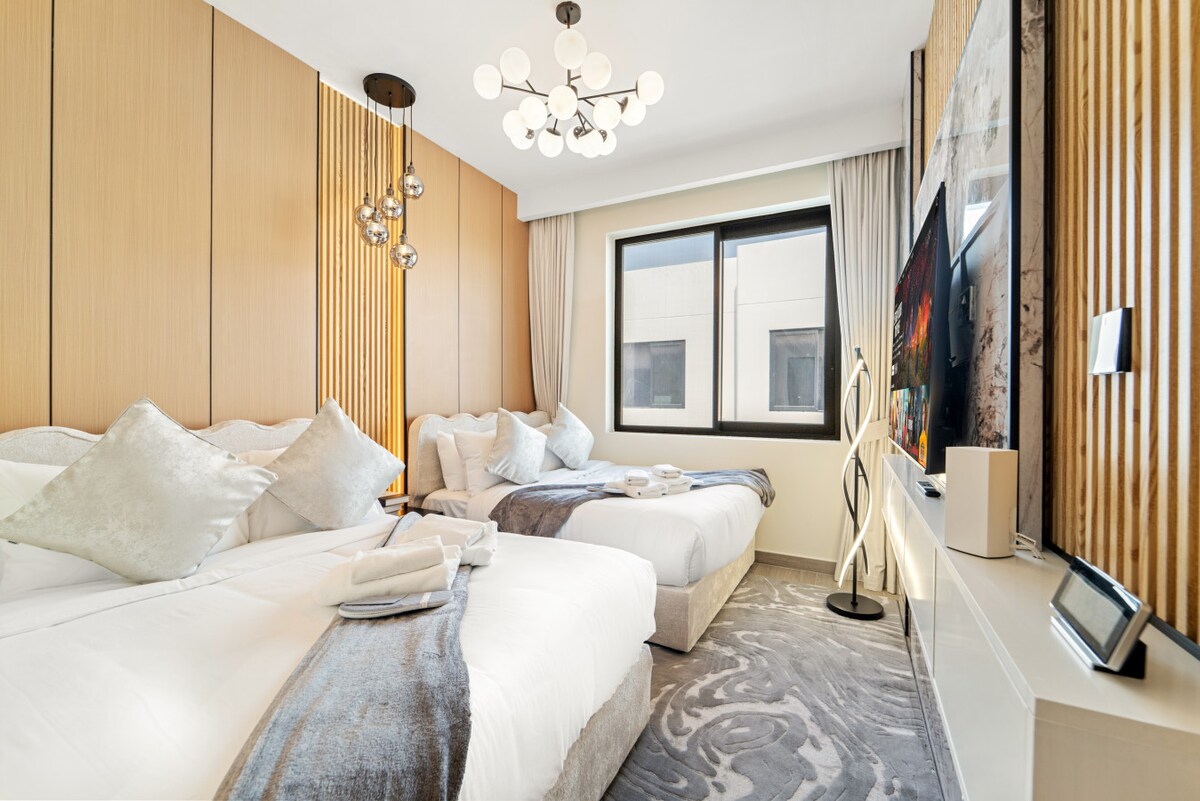 Spavaća soba s dva udobna kreveta i pametnim televizorom s Netflixom ️️