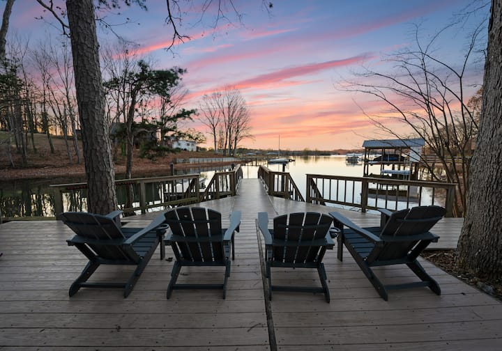 Lake Norman Estate w/ Tennis Court & Movie Theater