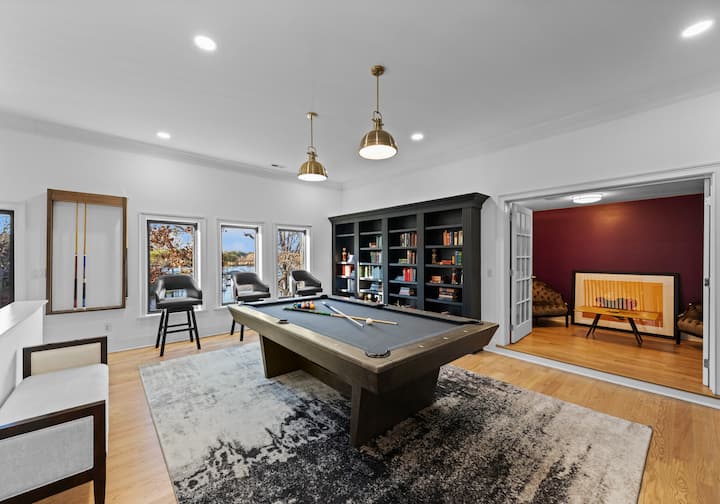 Lake Norman Estate w/ Tennis Court & Movie Theater