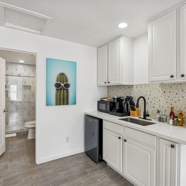 Studio Near Asu | Remodeled Bath & Kitchenette - Tempe, AZ