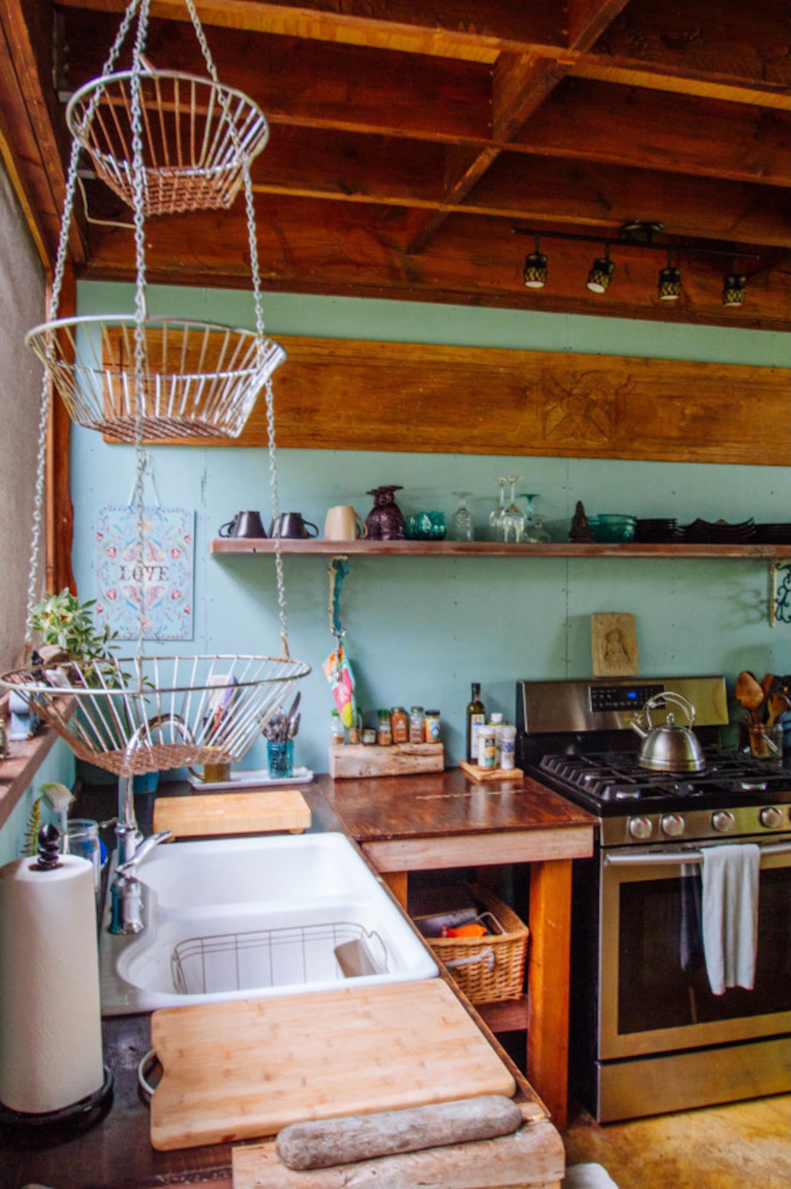 Enchanting Eco-Hideaway: Bohemian Retreat - Image 7