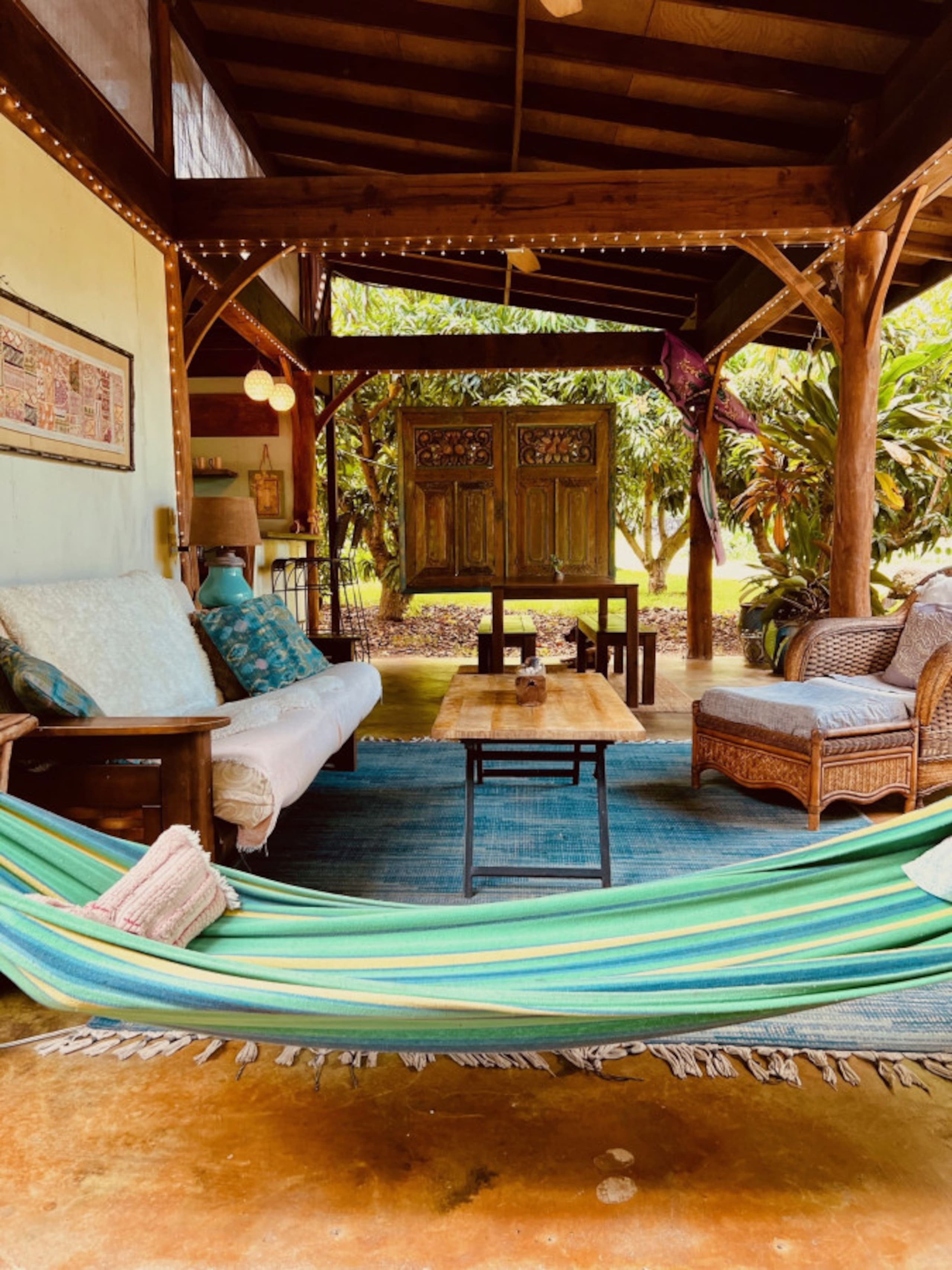 Enchanting Eco-Hideaway: Bohemian Retreat - Image 4