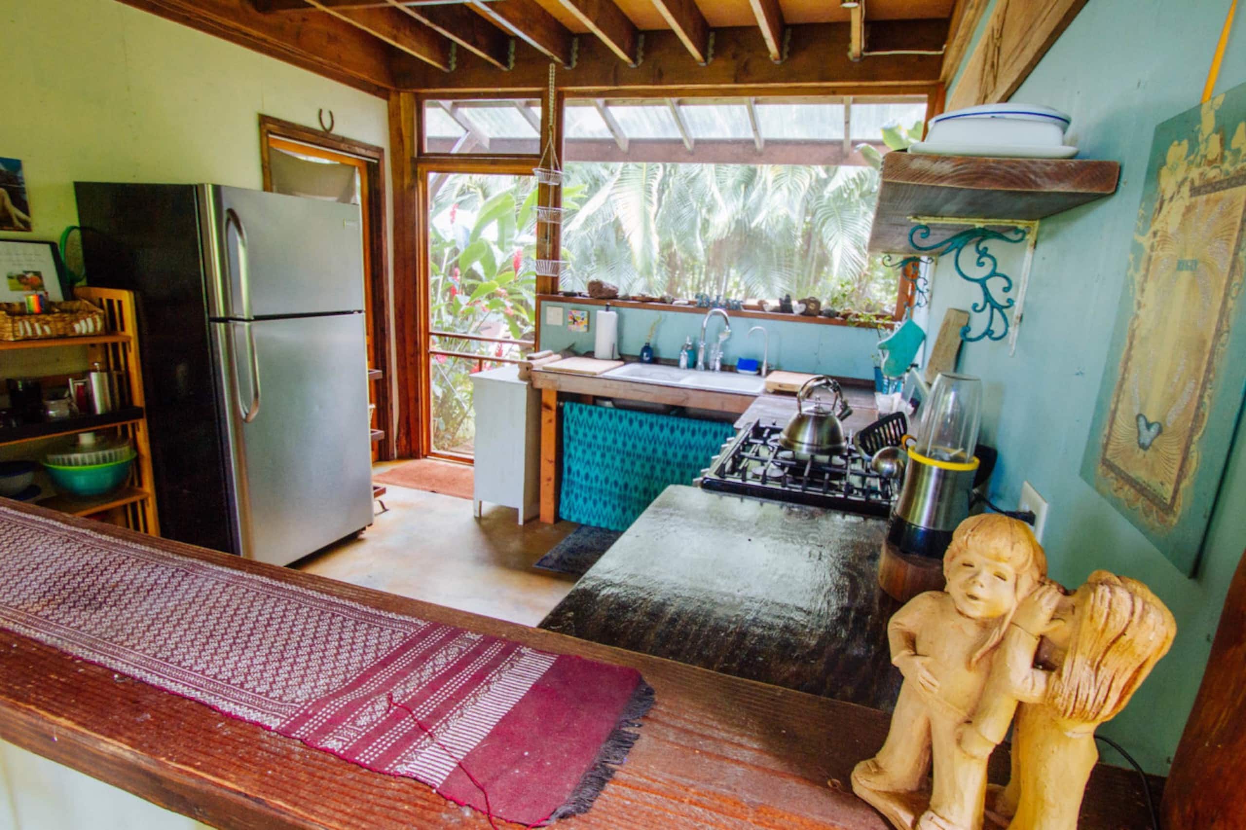 Enchanting Eco-Hideaway: Bohemian Retreat - Image 8