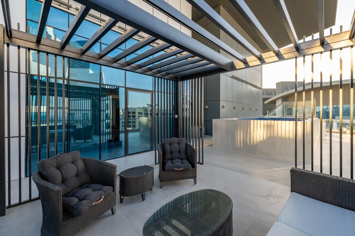 4BR Palm Penthouse: Private Pool & Beach Access - 3