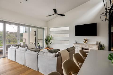 Top performing Airbnb: Modern Hill Country Home ~ Sunset Views and BBQ in Mansfield River Place