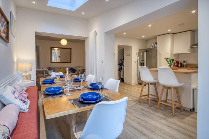 Taliesin - 5 Bedroom Holiday Home - Tenby - Pembrokeshire